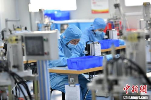 逆行武漢，回川建廠 雨衣妹妹與川鄂友誼工廠的抗疫傳奇